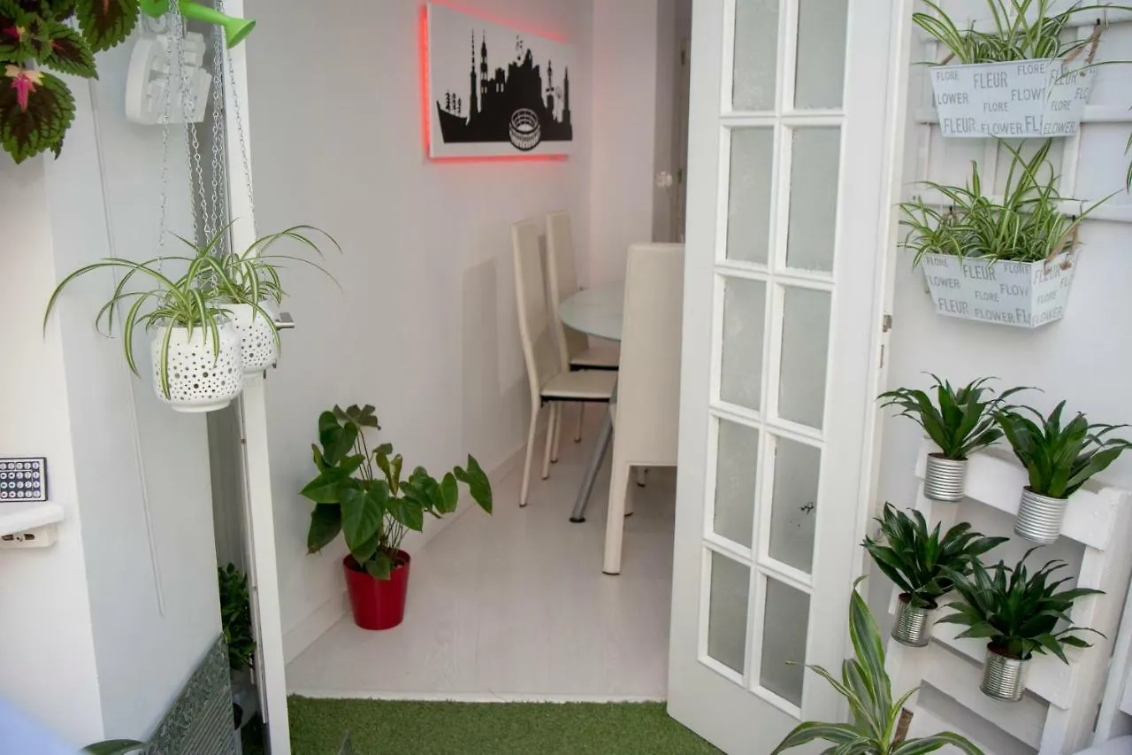 Apartamento E&R Malaga Centro- Parking Gratis 0*,  Spanien